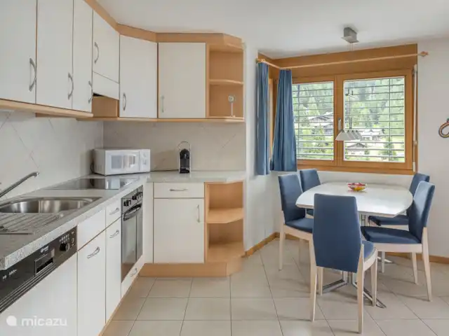 Camelot 4 | Suisse, Valais, Bettmeralp - appartement Élégant 3 1/2; Chambres Appartement au 2ème étage avec un grand balcon exposé sud et est