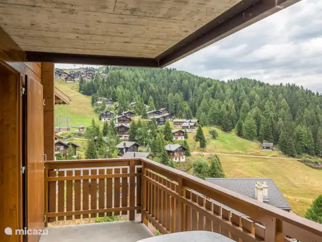 Camelot 4 | Suisse, Valais, Bettmeralp - appartement Élégant 3 1/2; Chambres Appartement au 2ème étage avec un grand balcon exposé sud et est