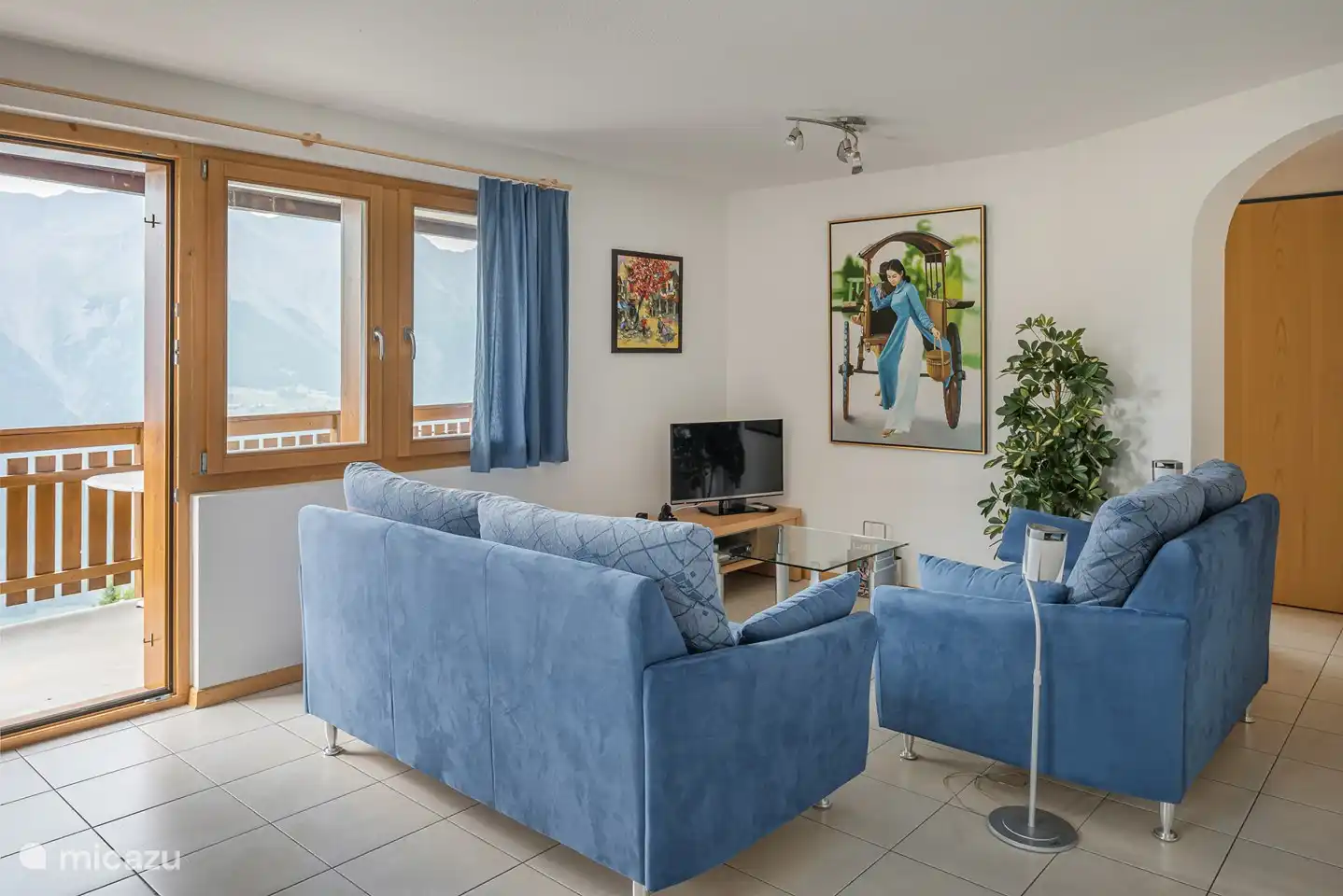 Stylish 3 1/2; Rooms Apartment on the 2nd floor with a large south and east-facing balcony