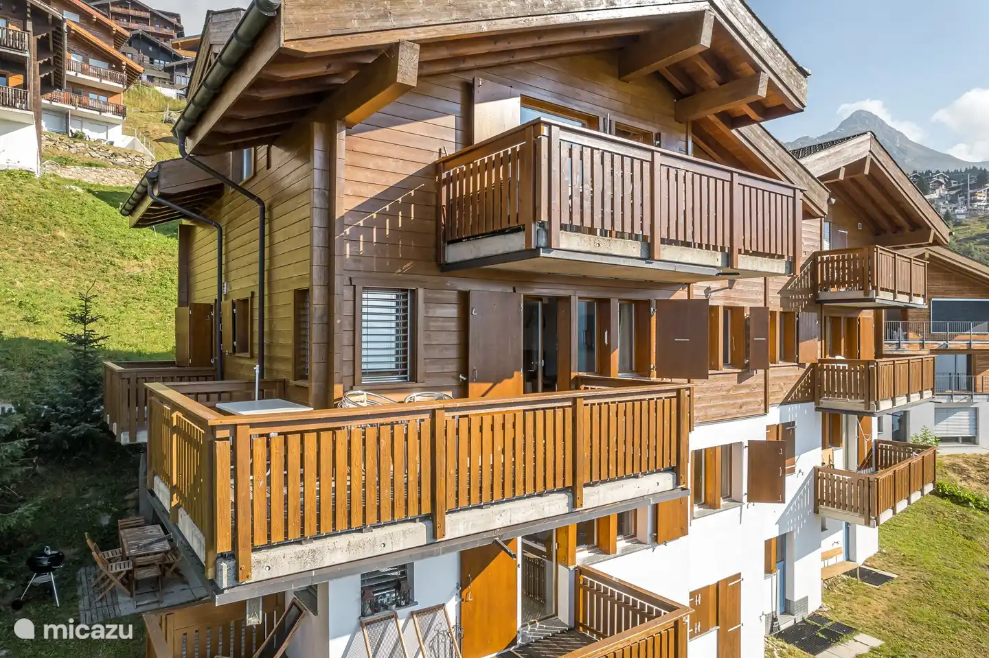 3 en een halve kamer zolderappartement met balkon op het zuiden en noorden.
