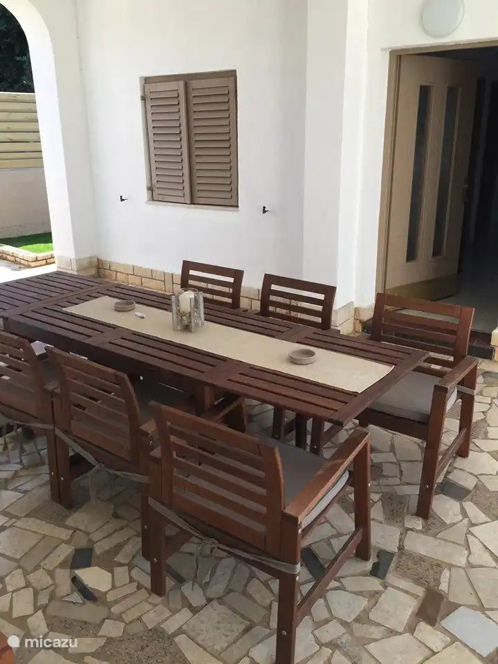 Terraza para 10 personas en la planta baja