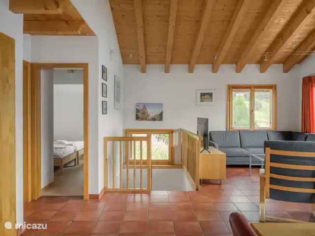 Location de Vacances Suisse, Valais, Bettmeralp, chalet - UVA Entrée/vestiaire, grand séjour avec cheminée