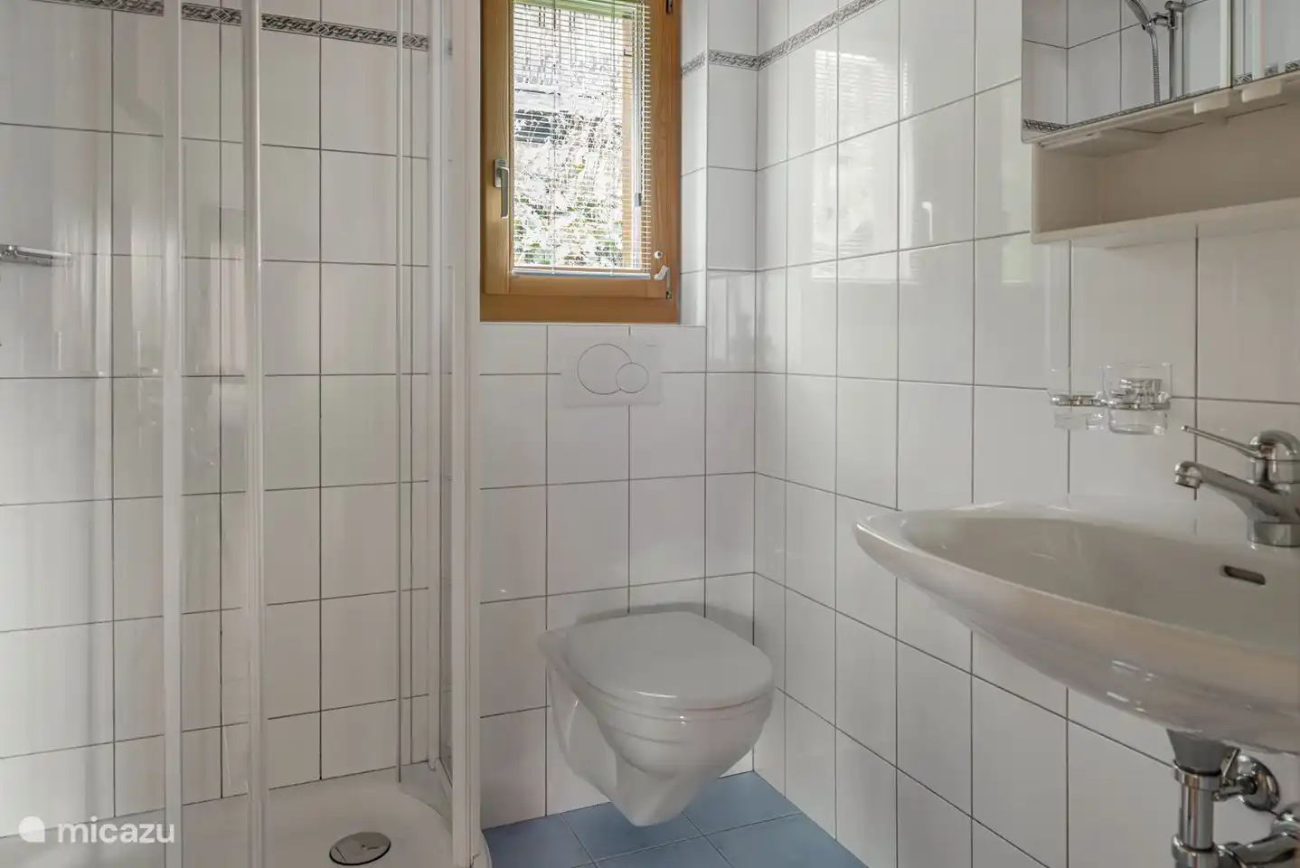  Dusche / WC / Lavabo.