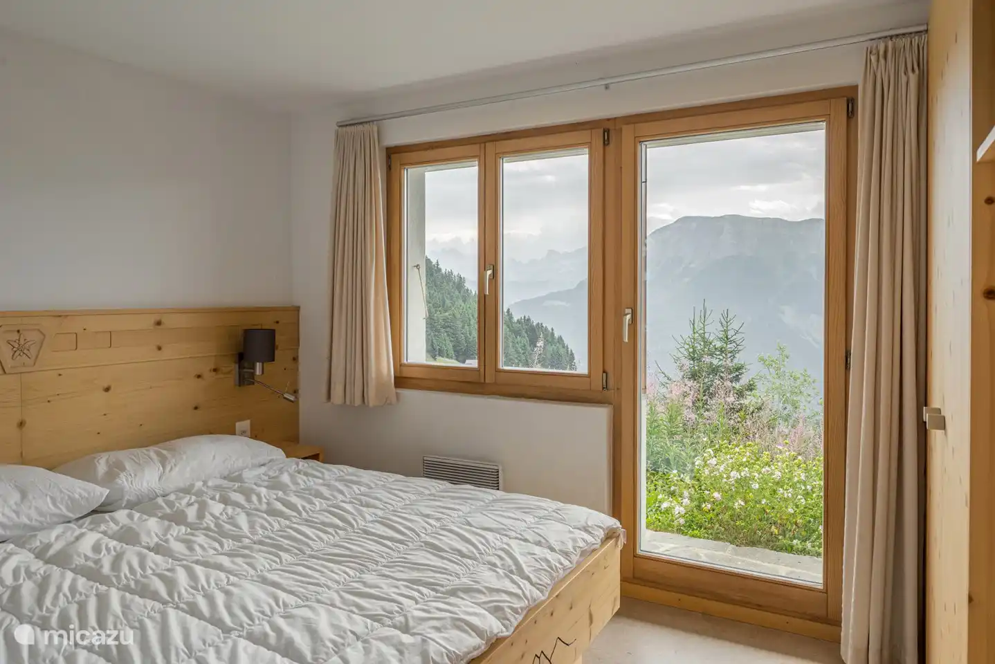 Schlafzimmer mit Doppelbetten