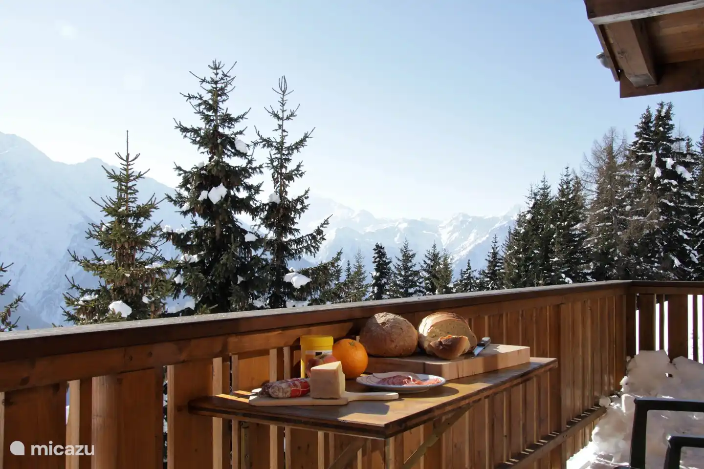 freistehenden Chalet mit einem großen Balkon und Terrasse / Garten im Süden
