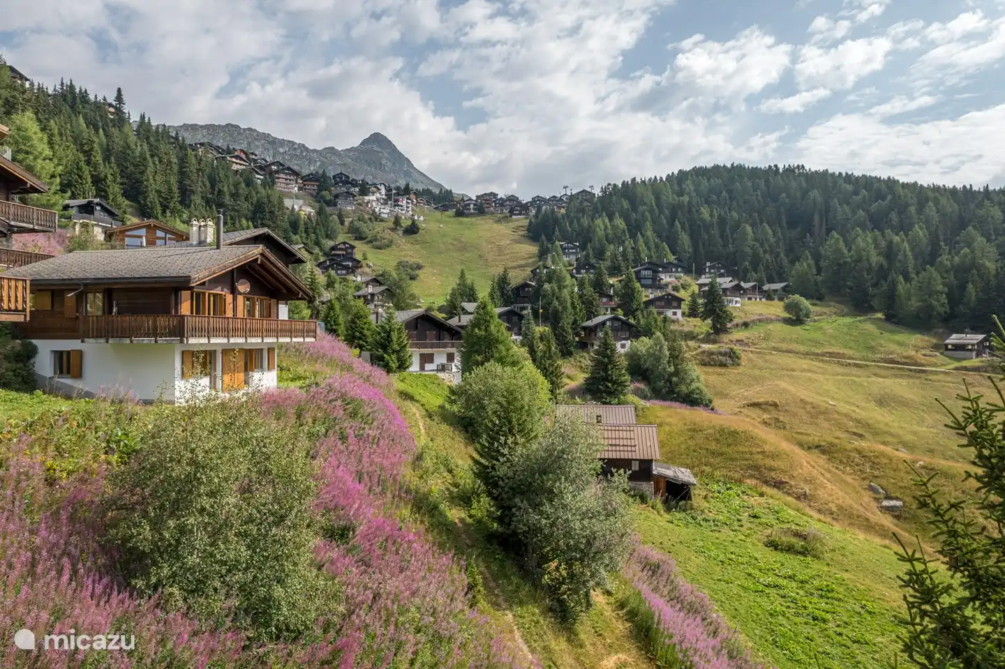 freistehenden Chalet mit einem großen Balkon und Terrasse / Garten im Süden