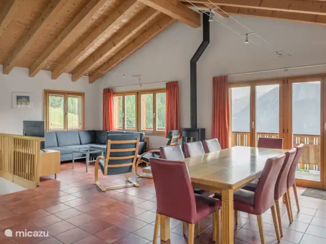 Location de Vacances Suisse, Valais, Bettmeralp, chalet - UVA Entrée/vestiaire, grand séjour avec cheminée