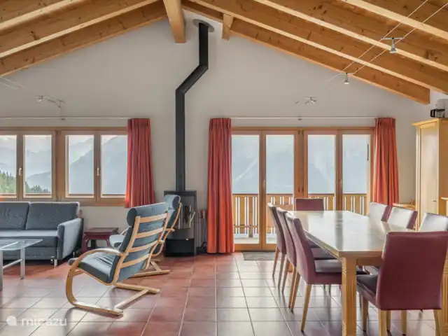 Location de Vacances Suisse, Valais, Bettmeralp, chalet - UVA Entrée/vestiaire, grand séjour avec cheminée