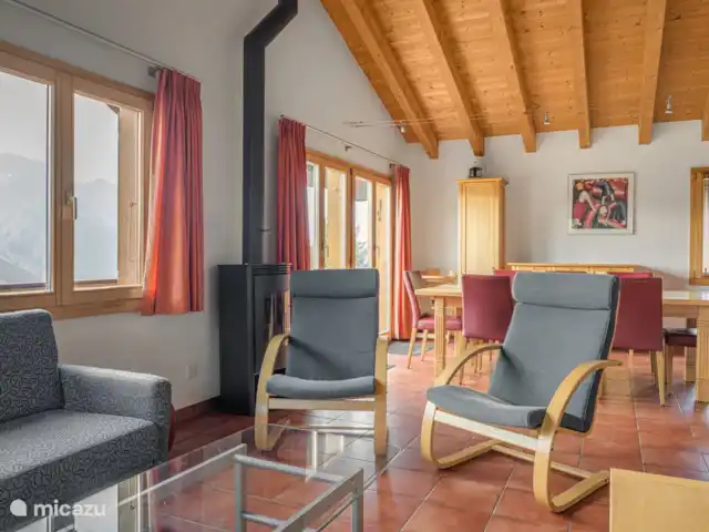 Location de Vacances Suisse, Valais, Bettmeralp, chalet - UVA Entrée/vestiaire, grand séjour avec cheminée