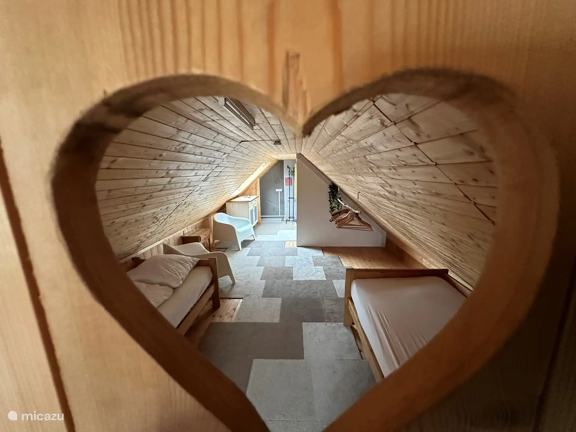 Zona infantil y juvenil