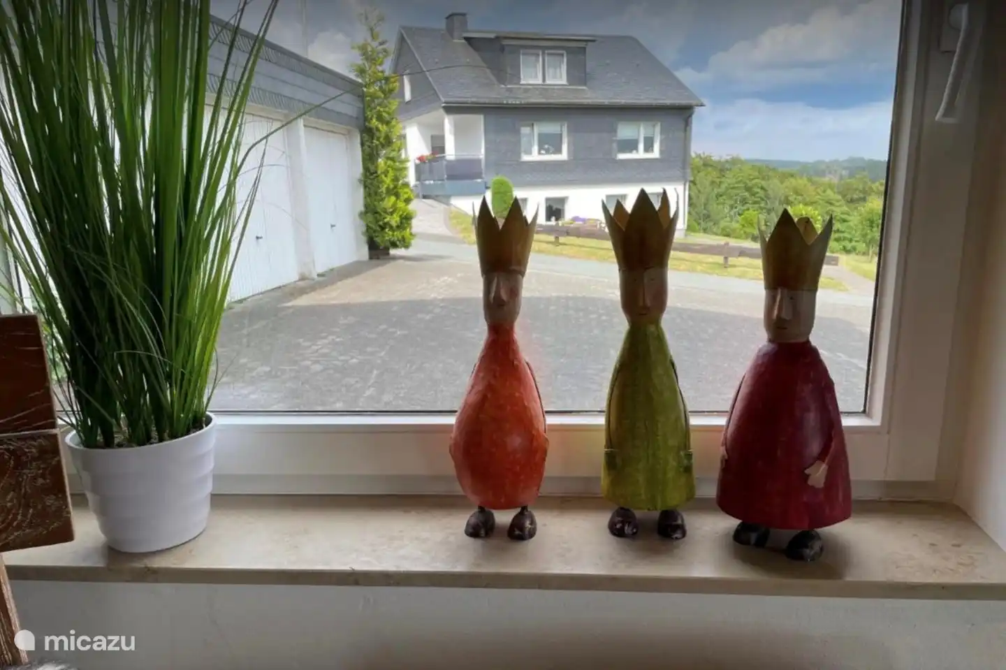 View dining room garden apartment