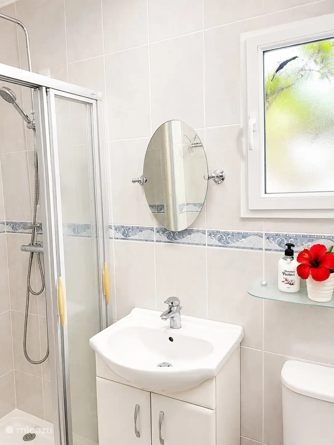 2e badkamer : privé voor slaapkamer 2