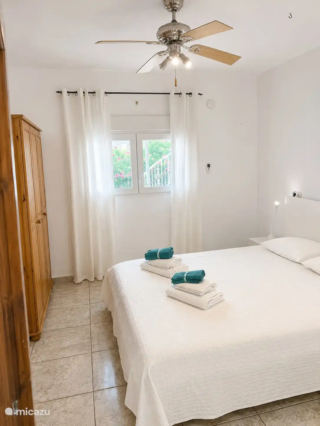 slaapkamer 1  : bed 1m60 x 2m  