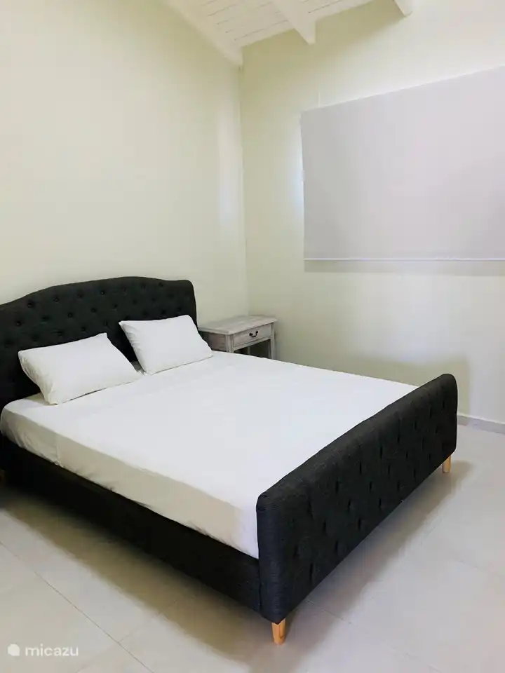 Master bedroom with a bed 180*200
