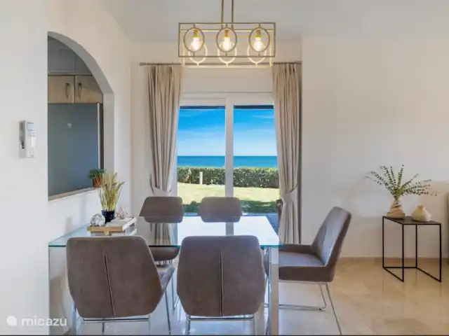 Résidence La Joya avec vue mer | Espagne, Costa del Sol, Mijas Costa - appartement table à manger avec 5 chaises
