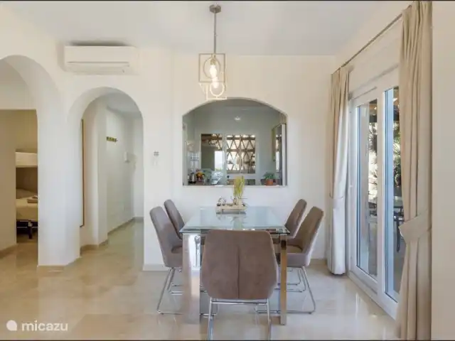Résidence La Joya avec vue mer | Espagne, Costa del Sol, Mijas Costa - appartement regarder dans la cuisine et le couloir