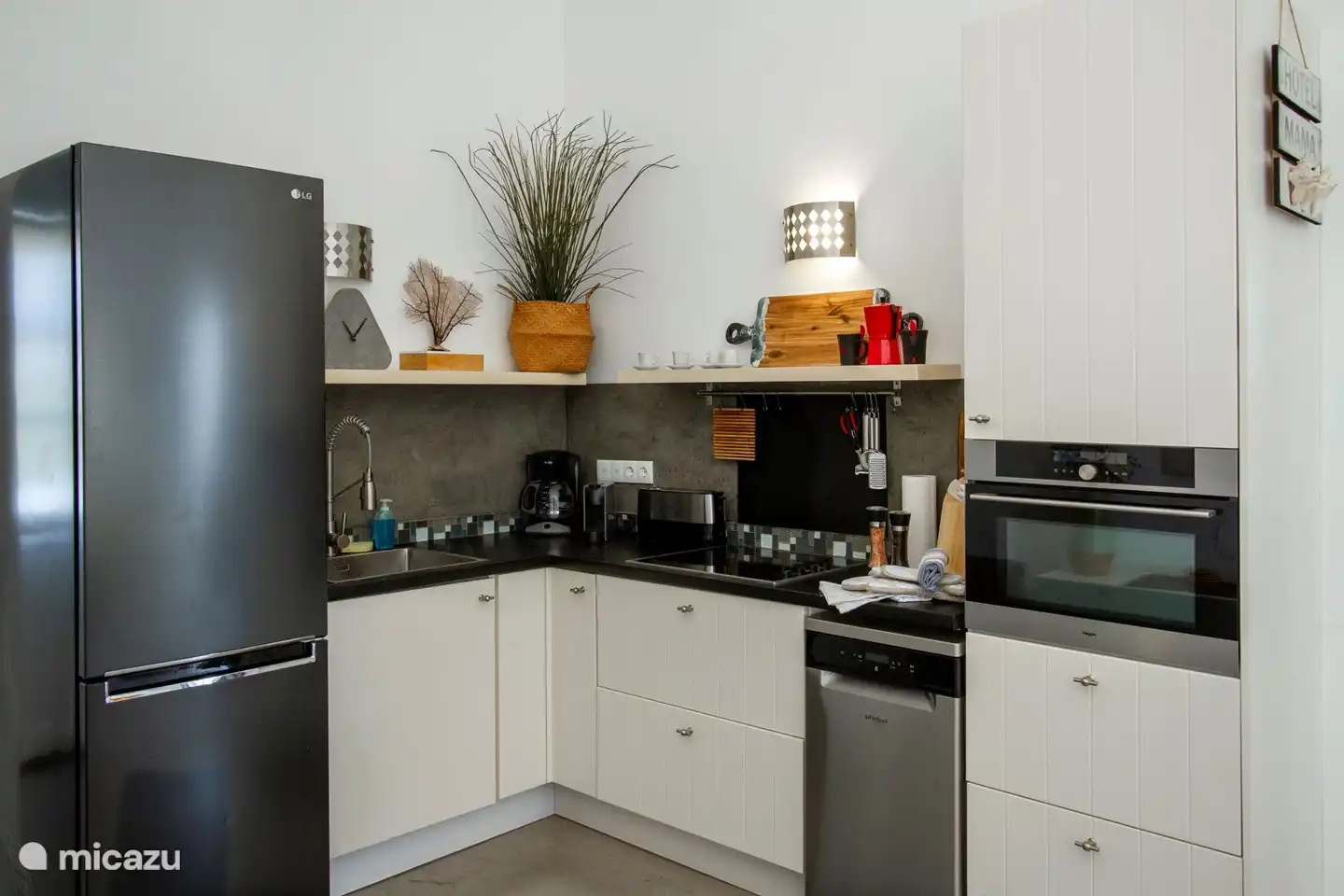 Cuisine ouverte et moderne entièrement équipée