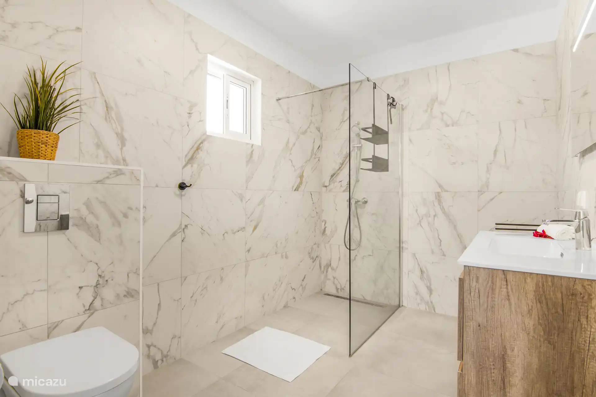 BB-01 Villa Cinta - Badezimmer 1