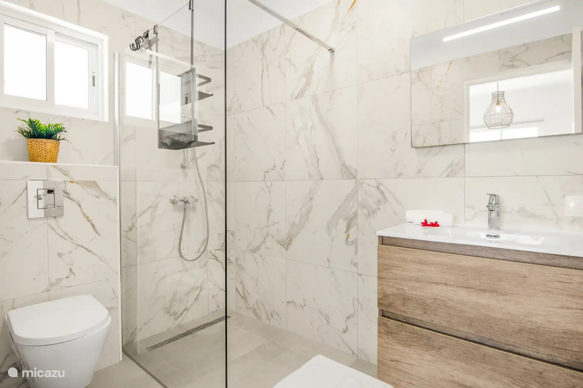 BB-01 Villa Cinta - Badezimmer 2