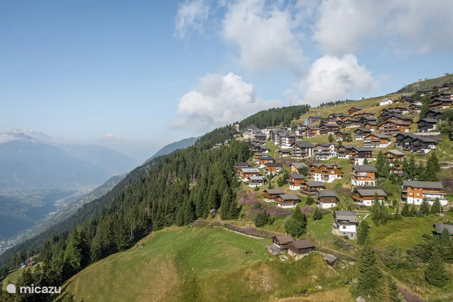 Bettmeralp is the ideal holiday resort for every taste and especially for families. In winter with alpine skiing, cross-country skiing, winter hiking and in summer with hiking, climbing, glacier tours, running, mountain biking and paragliding.