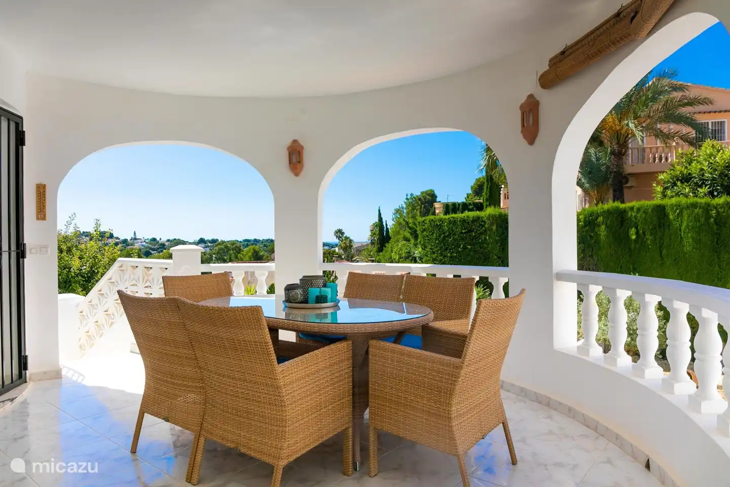 La terrasse à l'étage, ici vous pouvez commencer votre journée