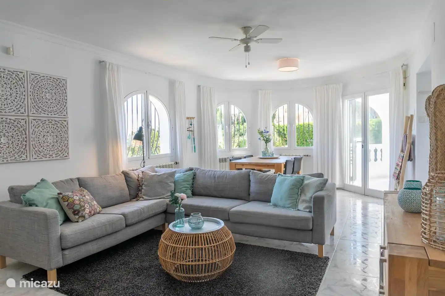 C'est l'un des deux salons de la villa