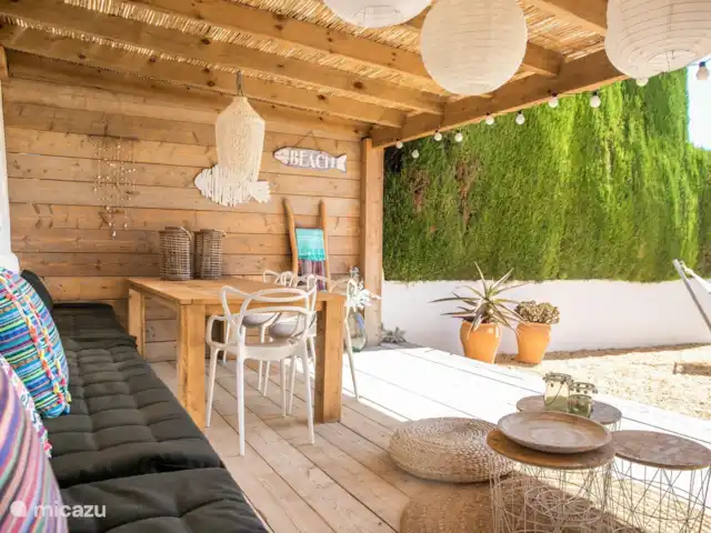 Villa la Siësta huren in Spanje, Costa Blanca, Moraira - vakantiehuis Buiten is er een heerlijke loungeplek waar je ook in de schaduw kunt genieten