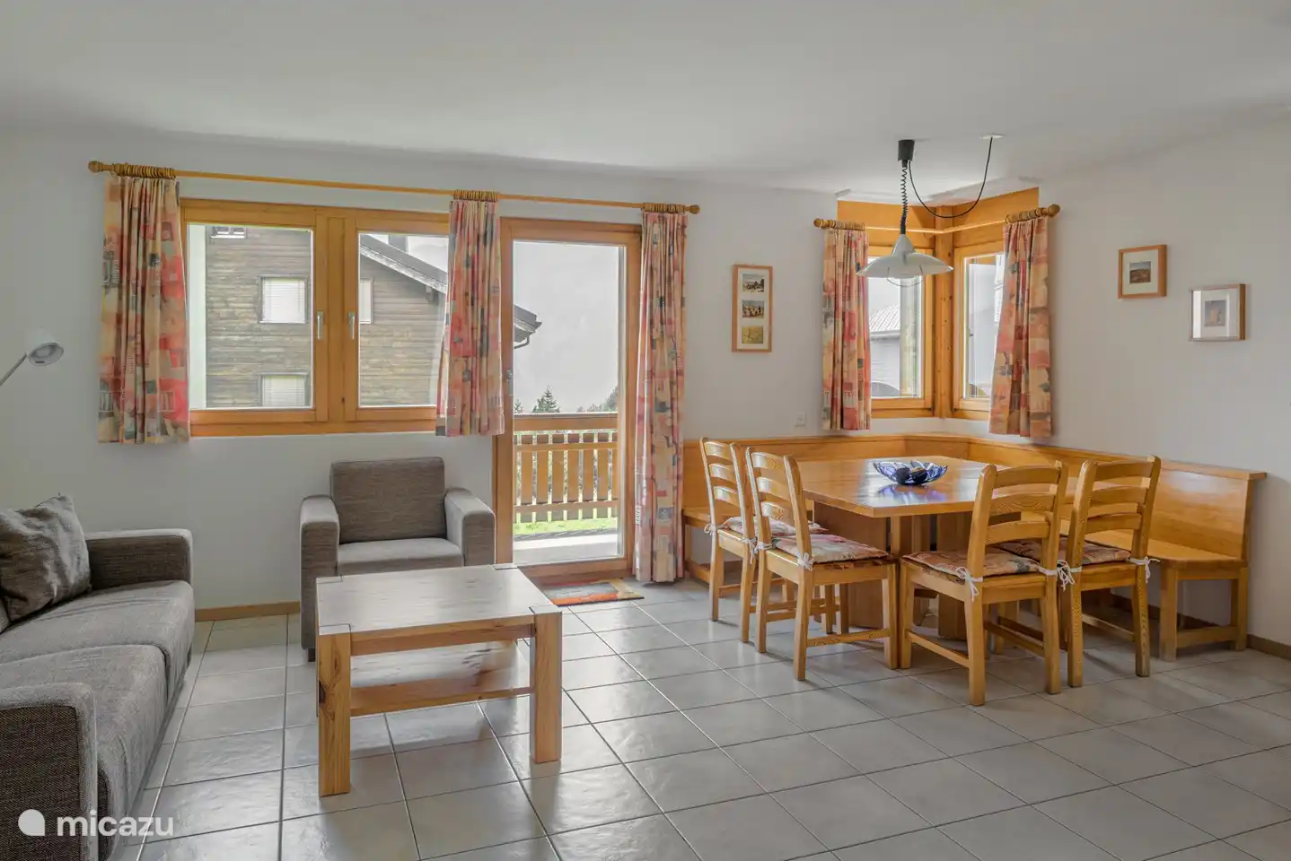 Apartment on the 1st floor with cloakroom, bath and toilet, open kitchen, living and dining room.