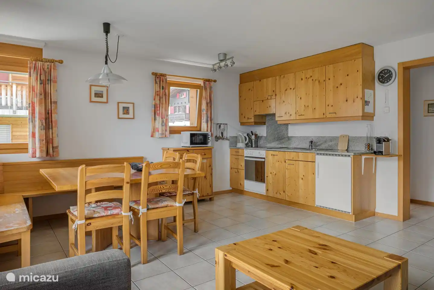 Apartment on the 1st floor with cloakroom, bath and toilet, open kitchen, living and dining room.