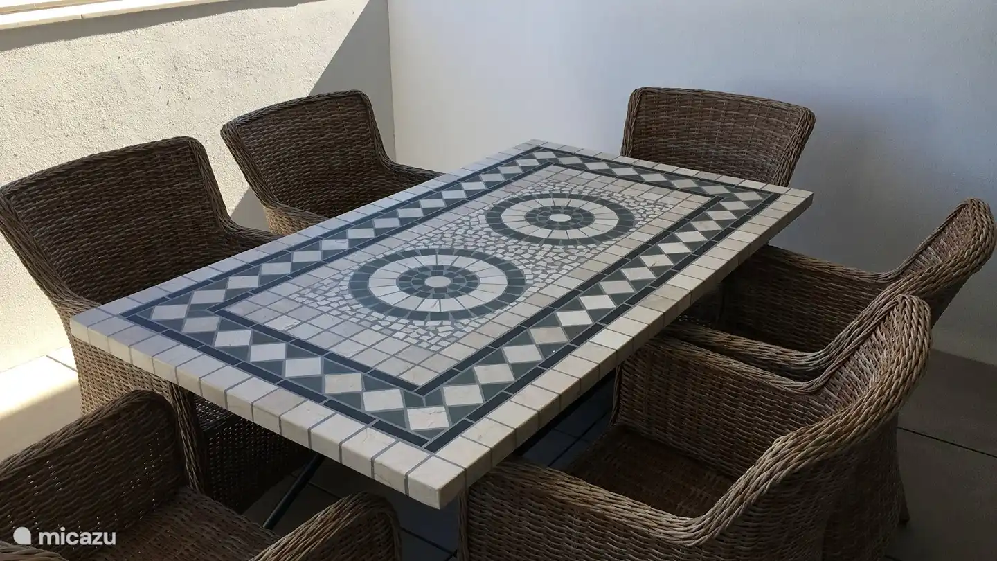 It is wonderful to have breakfast, lunch or dinner or to enjoy a nice drink on the terrace at the front.