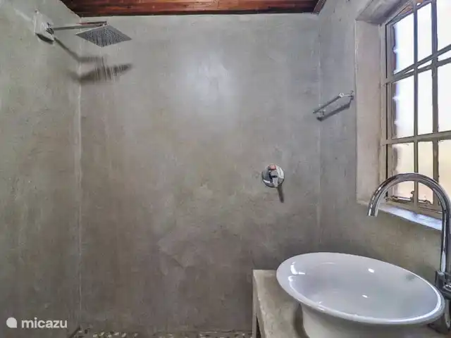 Maison de la rivière Marlothi | Afrique du Sud, Mpumalanga, Marloth Park - maison de vacances La salle de bain communicante avec WC.