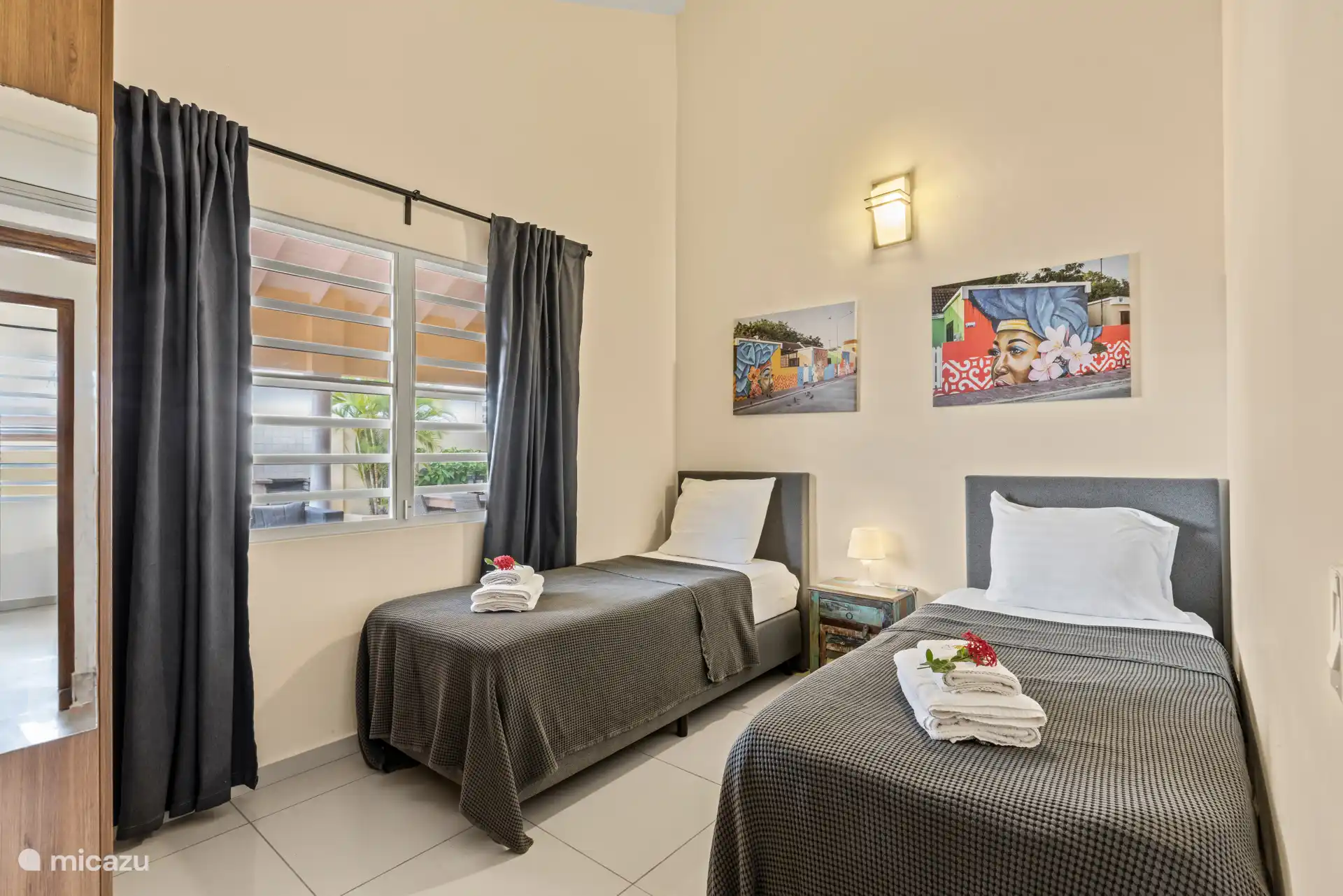 Schlafzimmer
Einzelbett
Schrank
Handtücher