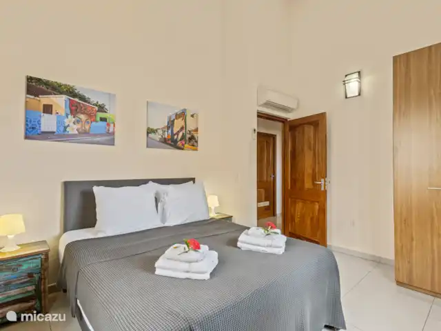 Villa de luxe II avec piscine à Curaçao | Curaçao, Banda Abou (ouest), Big Mountain - villa Chambre
Lit double
Armoire
Serviettes