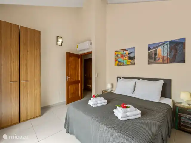 Villa de luxe II avec piscine à Curaçao | Curaçao, Banda Abou (ouest), Big Mountain - villa Chambre
Lit double
Armoire
Serviettes