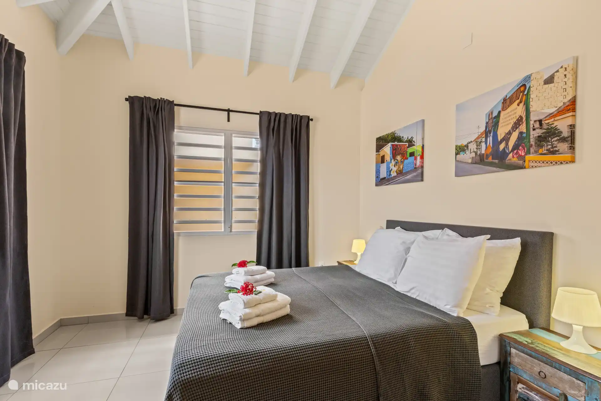 Schlafzimmer
Doppelbett
Schrank
Handtücher