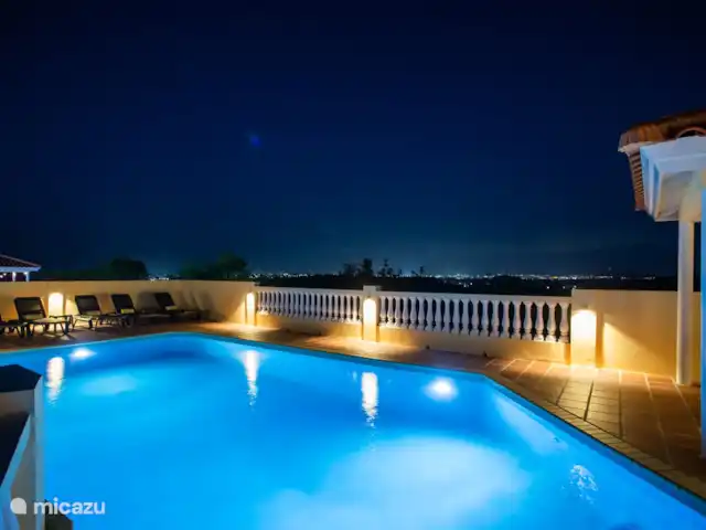 Villa de luxe II avec piscine à Curaçao | Curaçao, Banda Abou (ouest), Big Mountain - villa Piscine
Soir
Vue
Chaises longues