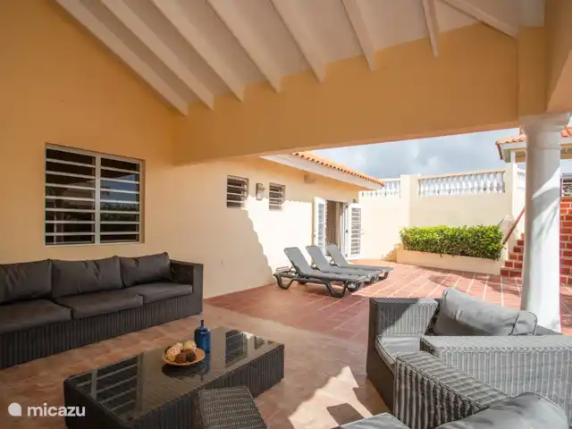 Villa de luxe II avec piscine à Curaçao | Curaçao, Banda Abou (ouest), Big Mountain - villa Patio
Terrasse
Domaine de campagne
Chaises longues
Siège