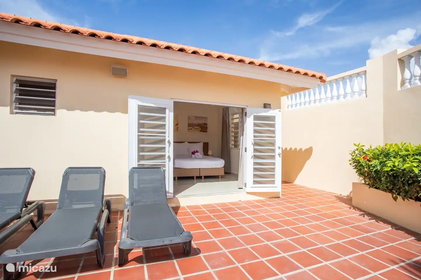 Schlafzimmer
Doppelbett
Handtücher
Sonnenliegen
Ansehen
