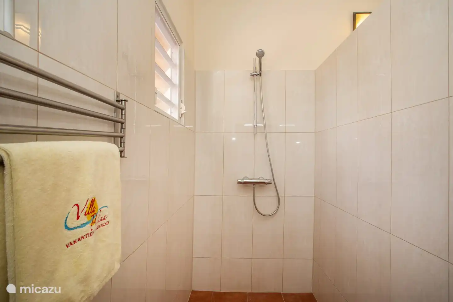 Badezimmer
Dusche
Handtücher