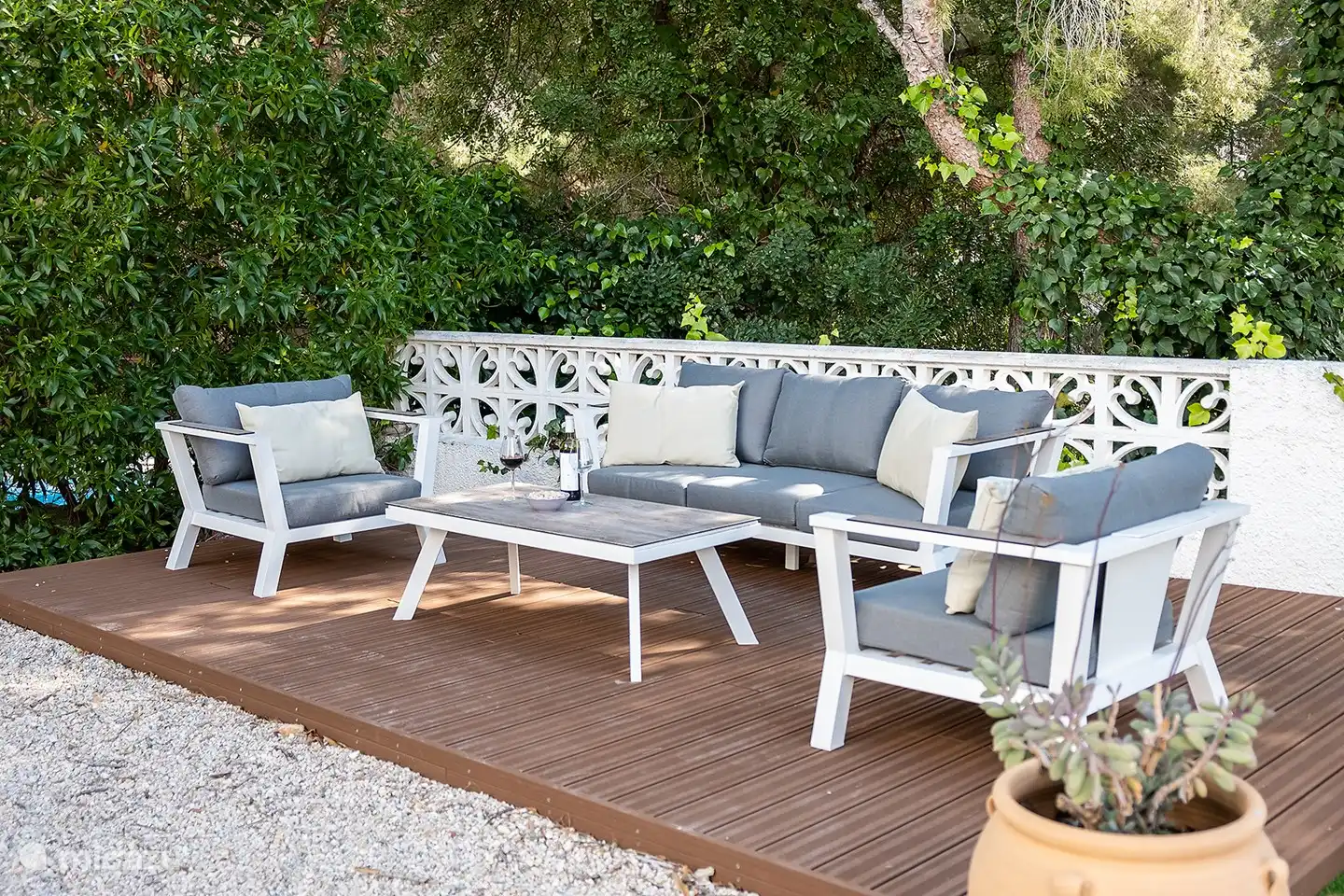 Lounge-Set im Schatten