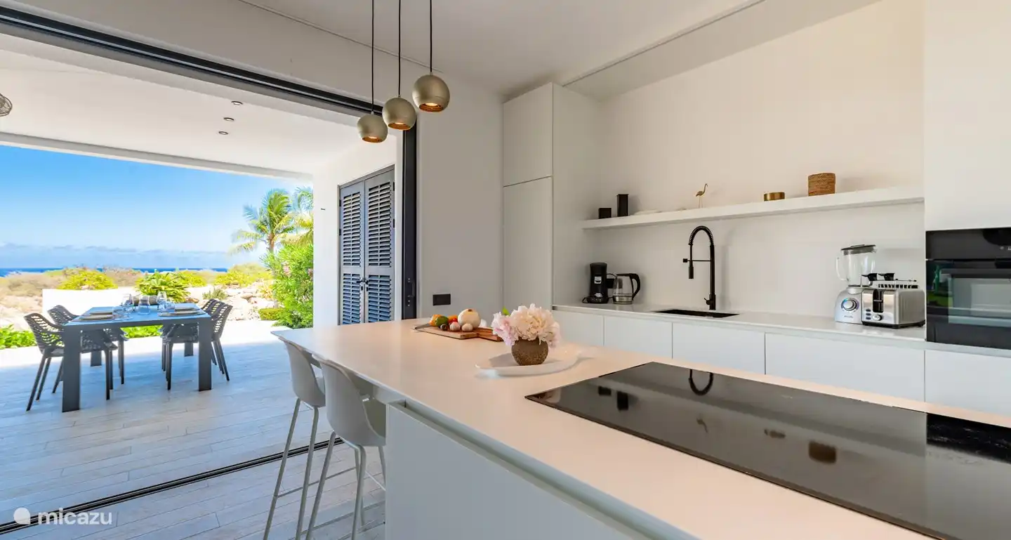 Iluminación de lujo en todo el apartamento.