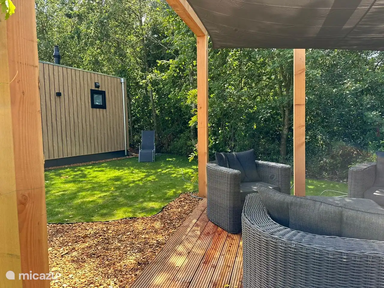 Faulenzen Sie auf der Sonnenliege oder in der Hängematte.