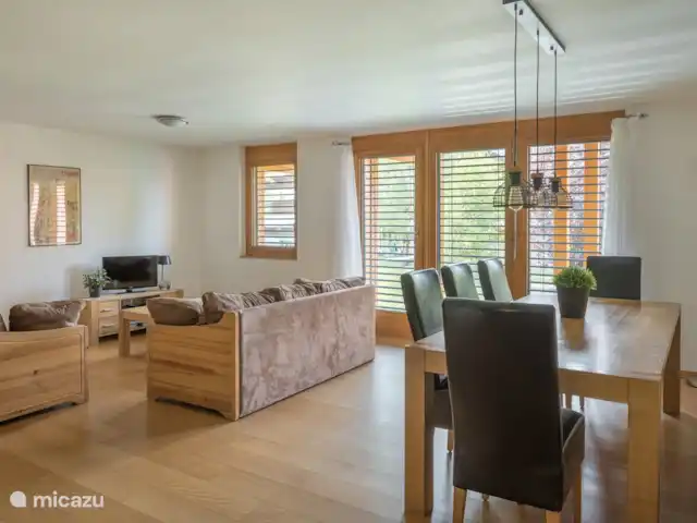 Eilander Sunshine en Suiza, Valais, Fiesch - apartamento 1 amplio salón-comedor con cocina abierta