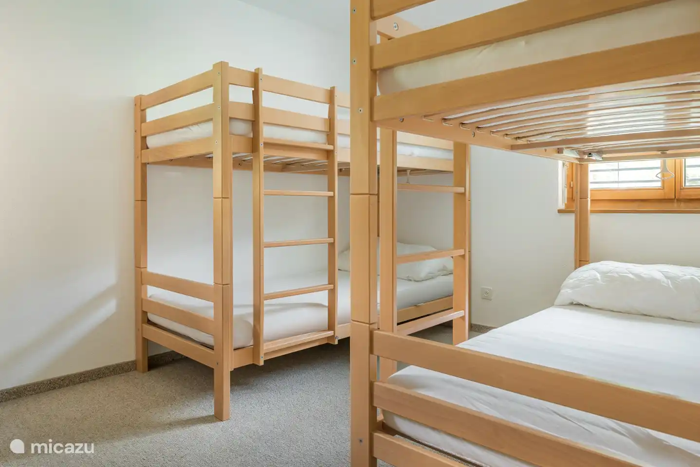 1 Schlafzimmer mit 2x Etagenbett