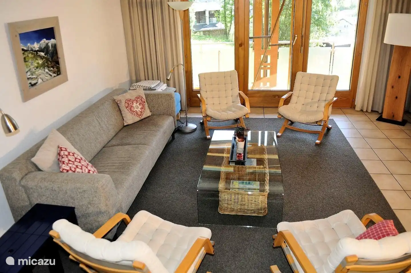 Es ist eine geräumige und helle Wohnung (110 m2) mit 8 Schlafplätzen befindet sich im ersten Stock, verteilt auf 3 geräumige Schlafzimmer. 