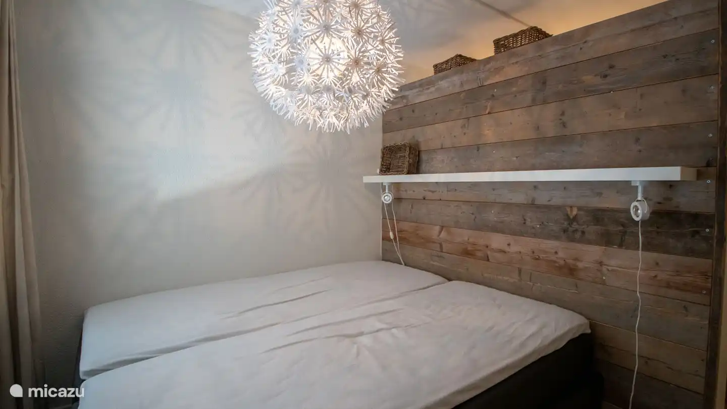 Chambre avec 2 lits et un lit superposé