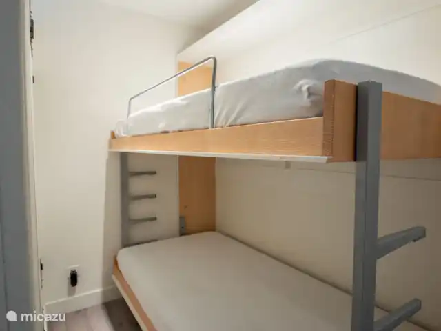 Location de Vacances Suisse, Valais, Fiesch, appartement - Romantika Chambre avec 2 lits et un lit superposé