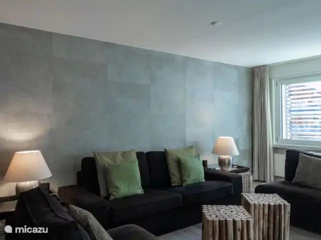 Location de Vacances Suisse, Valais, Fiesch, appartement - Romantika Séjour avec coin salon, chaîne stéréo avec CD/DVD, TV, radio et WiFi et coin bureau.