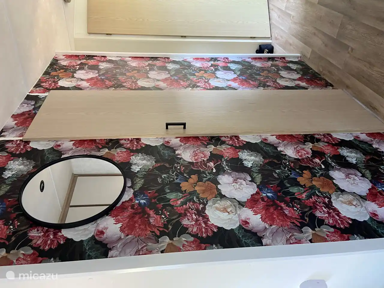 Door bedroom 2 and bedroom 1