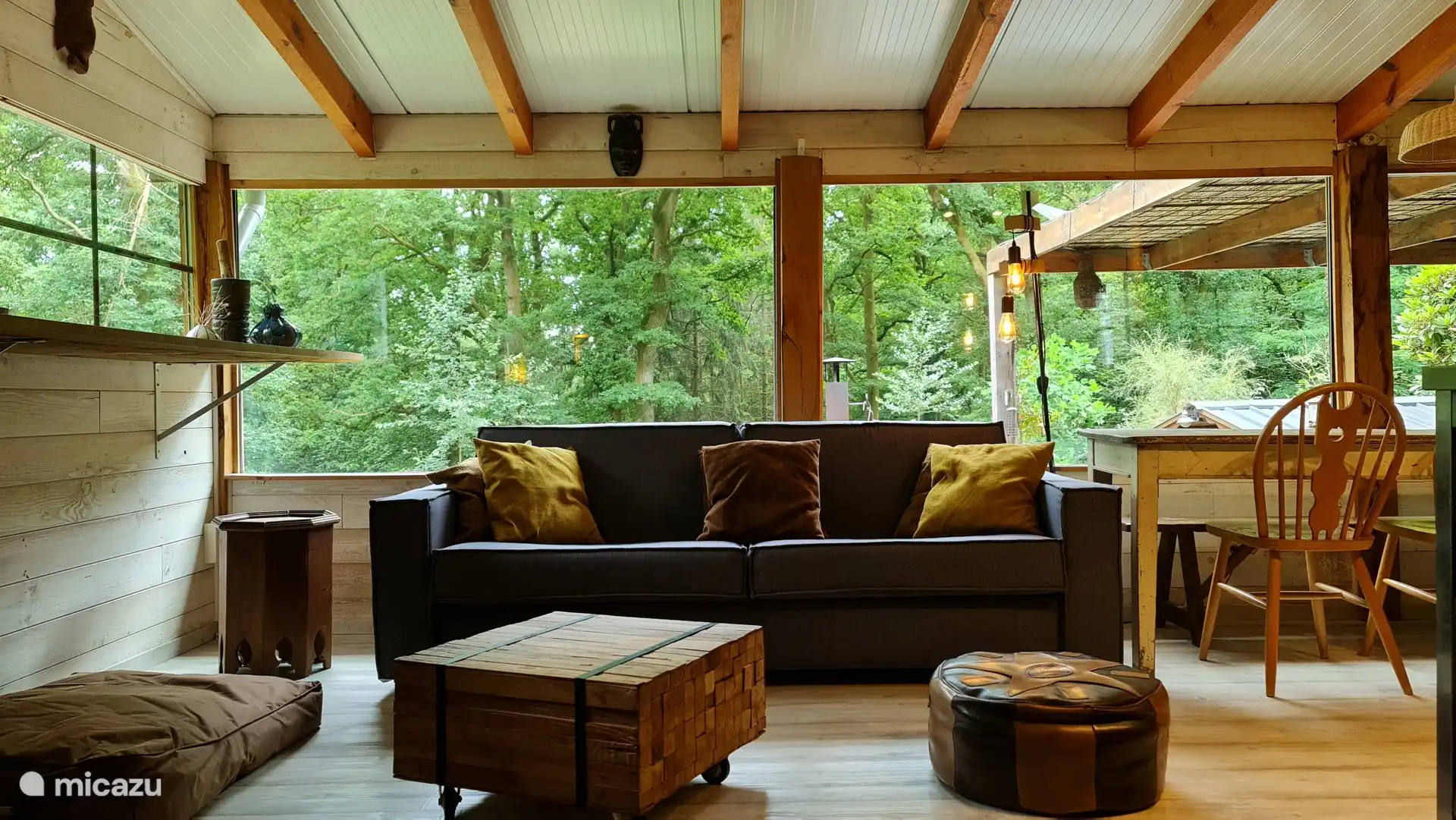 Bequemes Schlafsofa im Wohnzimmer